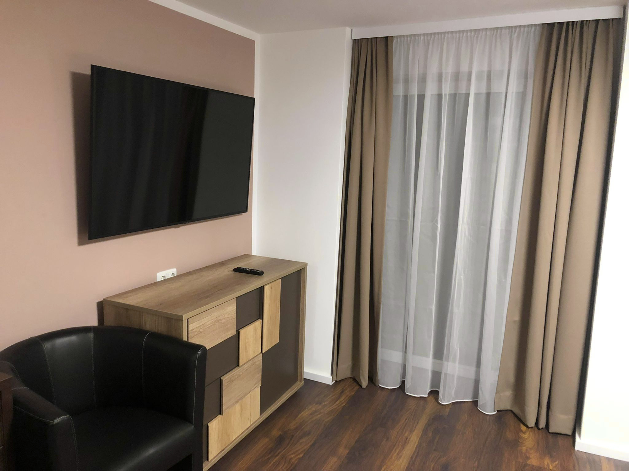 TV und Sitzbereich