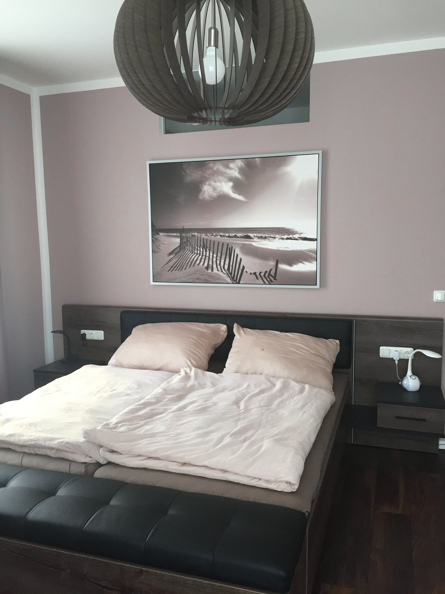 Doppelbett mit gepolstertem Fußteil